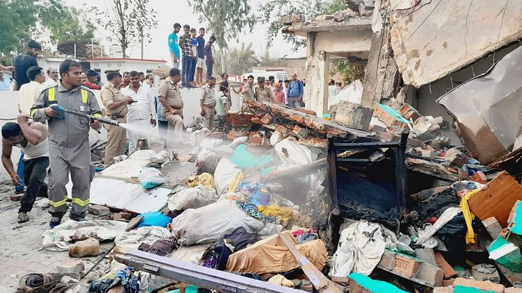 Read more about the article House Collapsed Due To Strong Explosion, Girl Died, Six Injured – Ayodhya News