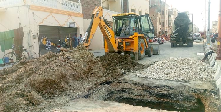 You are currently viewing Pipeline Damaged On Rampath, Water Supply Halted – Ayodhya News