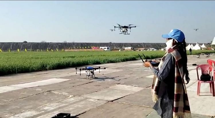 You are currently viewing Women Drone Pilots Fly High In The Sky Of Ayodhya – Ayodhya News