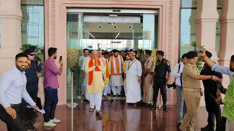 You are currently viewing Haryana Chief Minister Nayab Saini Offered Prayer To Ramlala In Ayodhya.  – Amar Ujala Hindi News Live