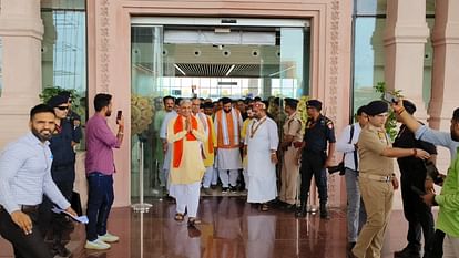 Haryana chief minister Nayab Saini offered prayer to Ramlala in Ayodhya.