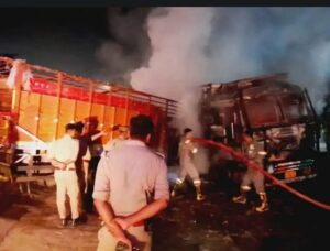 Read more about the article Ayodhya: A Dcm Hits The Standing Truck, Driver Burned Alive. – Amar Ujala Hindi News Live