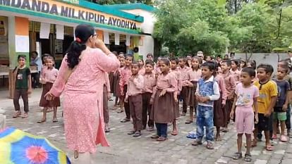 Ayodhya: Teacher teaching dance in government school, video went viral.