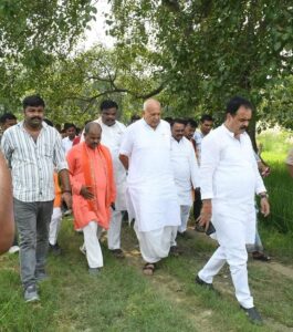 Read more about the article Agriculture Minister Meets Rape Victim, Assures Help At Every Step – Ayodhya News