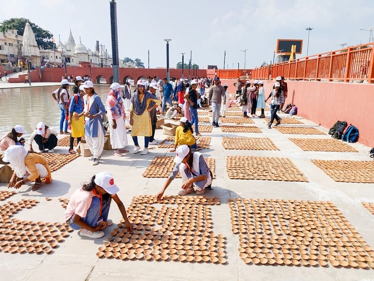 Read more about the article Deepotsav In Ayodhya: Six Lakh Diyas Were Lit In 55 Ghats On The First Day, 28 Lakh Diyas Are To Be Lit By To – Amar Ujala Hindi News Live