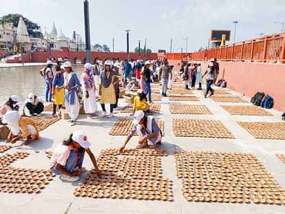 Deepotsav in Ayodhya: Six lakh diyas were lit in 55 ghats on the first day, 28 lakh diyas are to be lit by to