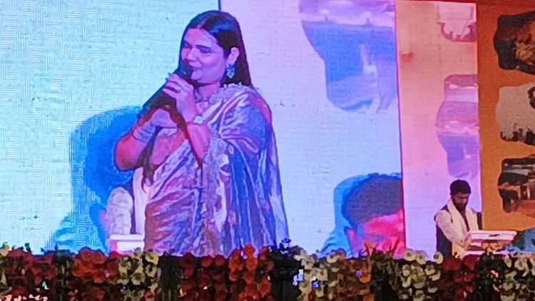 You are currently viewing Singer Swati Mishra Gave Her Performance In Ayodhya. – Amar Ujala Hindi News Live